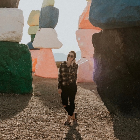 Meet your Posher, Amanda - Picture 2 of 2